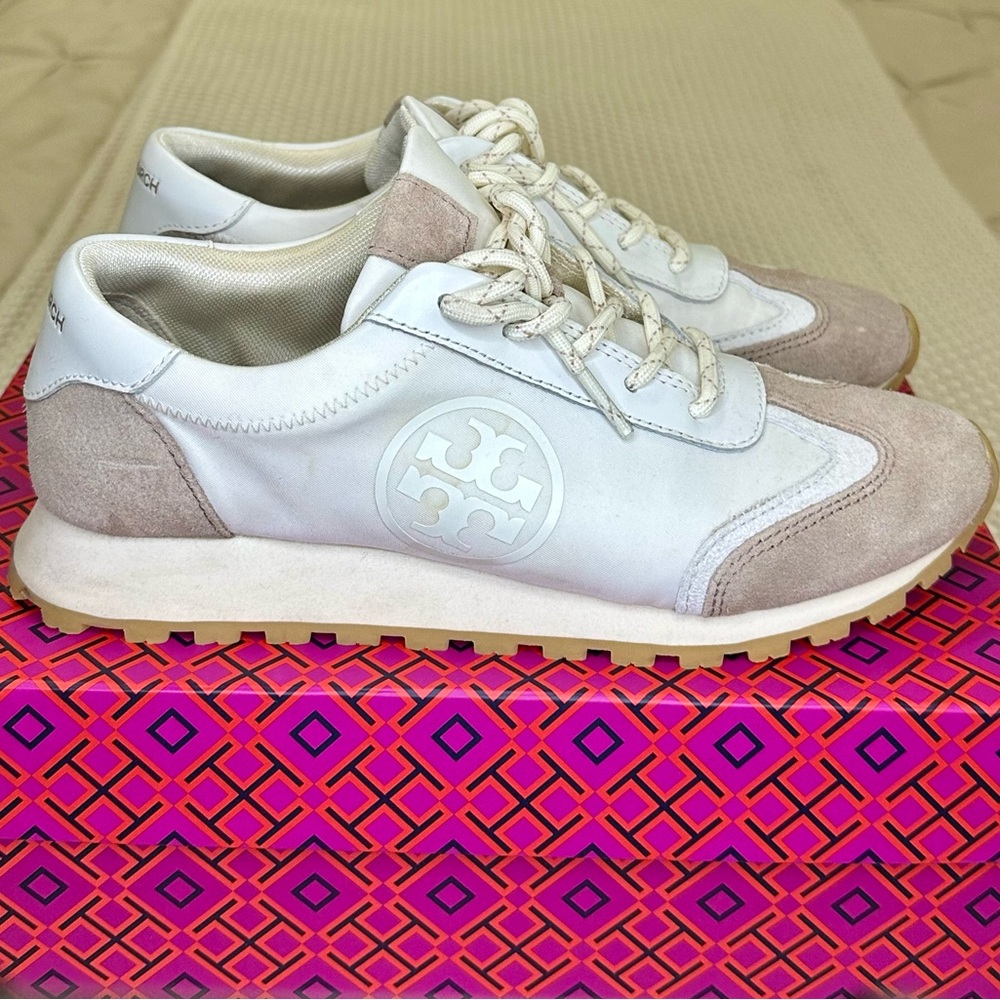 👟🤎Tory Burch Annie Nylon Runner Sneaker
Nylon / Nat Suede / Nappa Leather SIZE 7